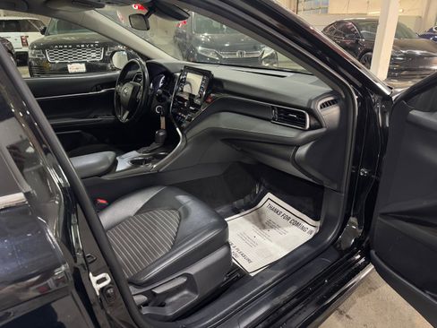 Used 2021 Toyota Camry SE image 30
