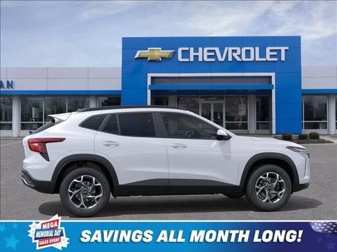 New 2026 Chevrolet Trax LT w/ Driver Confidence Package FWD image 5
