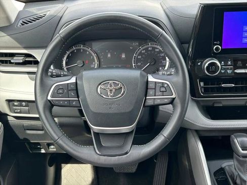 Certified 2025 Toyota Highlander XLE FWD image 42