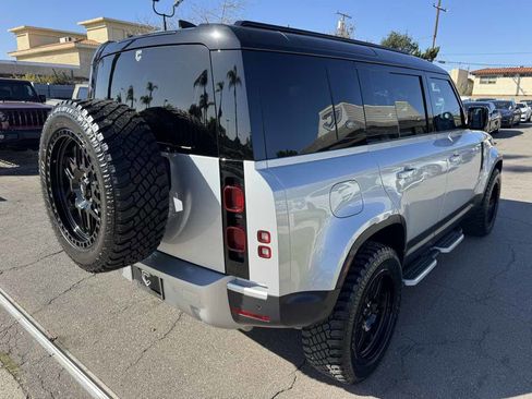 Used 2024 Land Rover Defender 110 S image 7