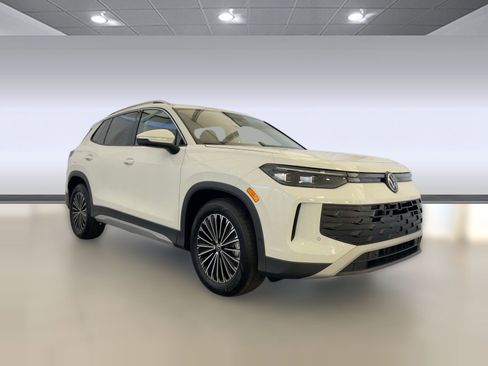 New 2026 Volkswagen Tiguan S FWD image 7