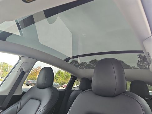 Used 2020 Tesla Model Y Long Range image 23