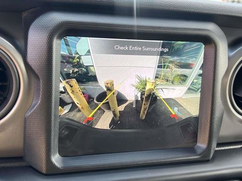 Certified 2021 Jeep Gladiator Sport AWD/4WD image 27