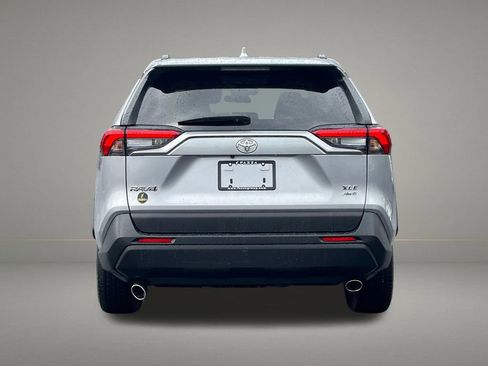 Used 2022 Toyota RAV4 XLE Premium AWD/4WD image 5