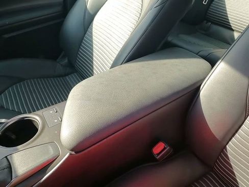 Used 2024 Toyota Camry SE image 18