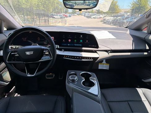 Certified 2025 Cadillac Optiq Sport 2 w/ LPO, Floor Liner Package AWD/4WD image 31