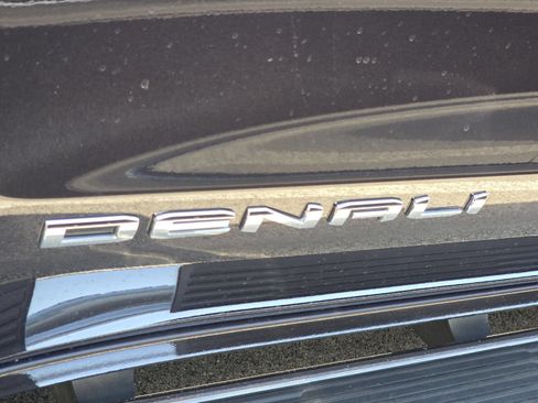 Used 2023 GMC Sierra 1500 Denali AWD/4WD image 10