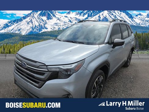 Used 2025 Subaru Forester Premium image 1
