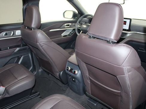 New 2026 Ford Explorer Platinum RWD image 33