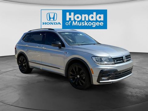 Used 2021 Volkswagen Tiguan SE R-Line FWD image 2