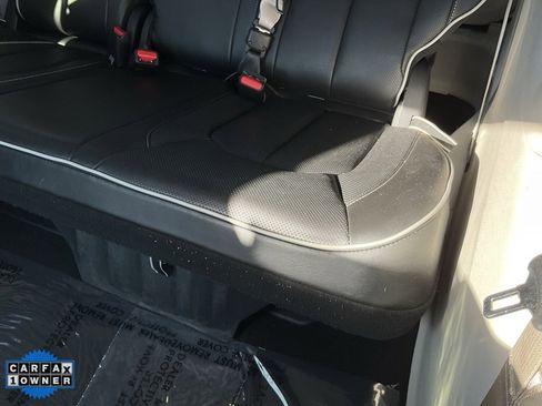 Used 2022 Chrysler Pacifica Limited w/ Uconnect Theater Family Group image 34