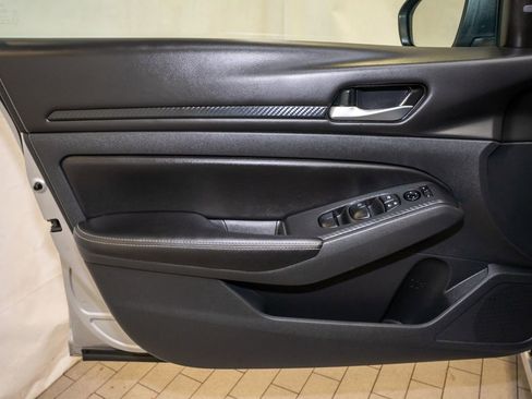 Used 2024 Nissan Altima 2.5 SV image 10