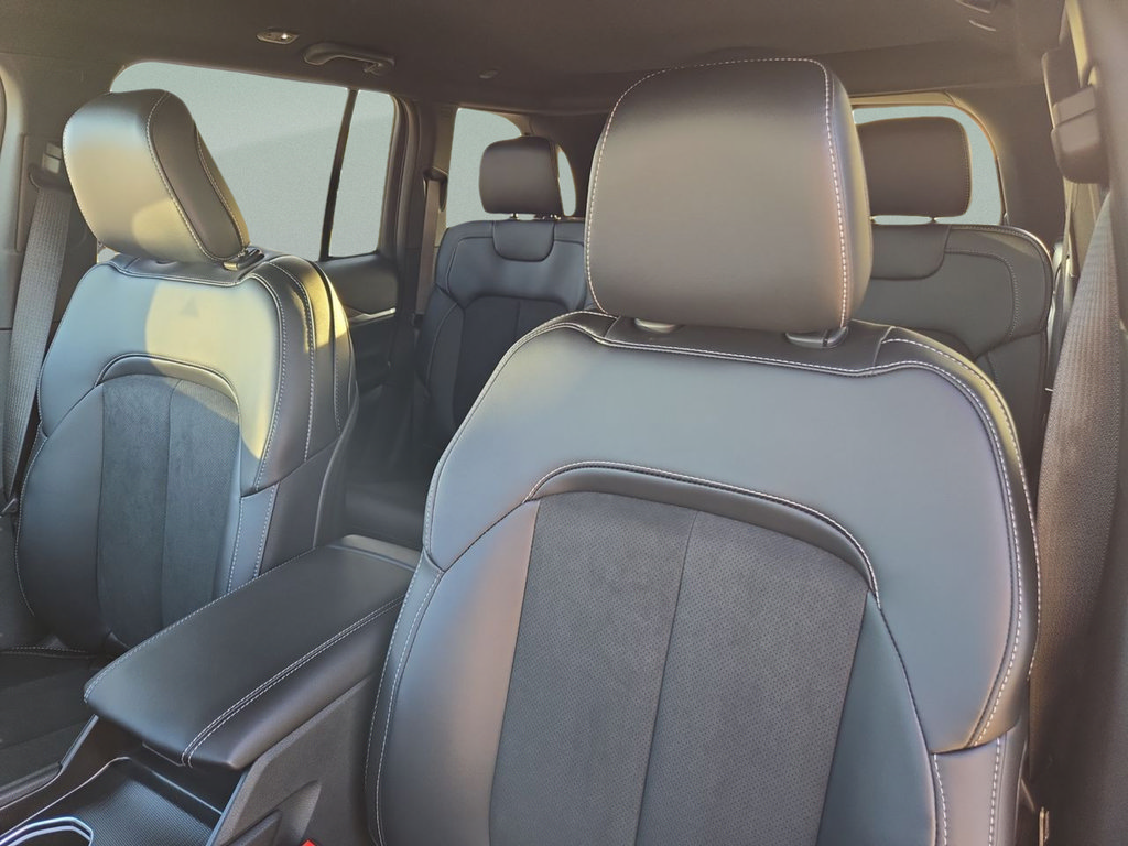 New 2026 Jeep Grand Cherokee Altitude AWD/4WD image 24