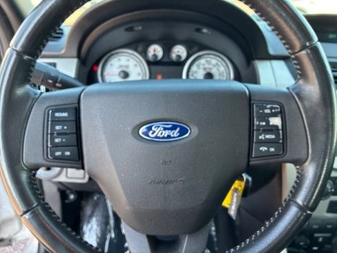Used 2010 Ford Focus SES FWD image 16