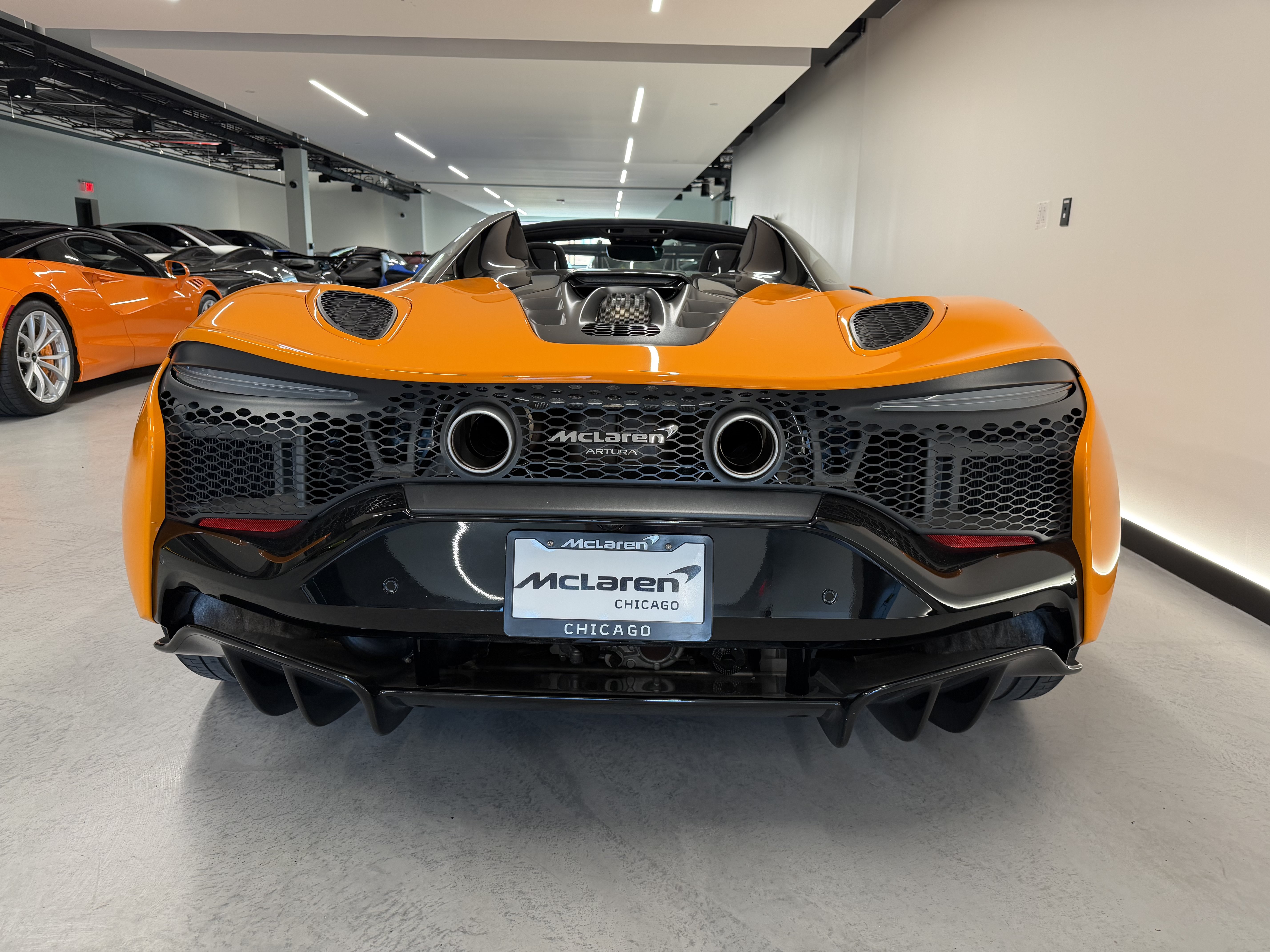 Used 2025 McLaren Artura Spider RWD image 4