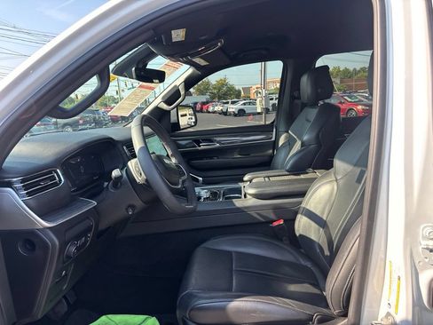 Used 2022 Jeep Wagoneer Series II AWD/4WD image 19