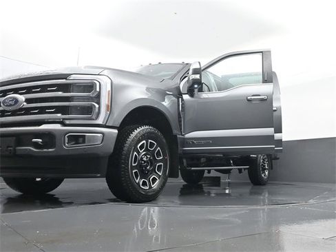 Used 2024 Ford F350 Platinum image 35