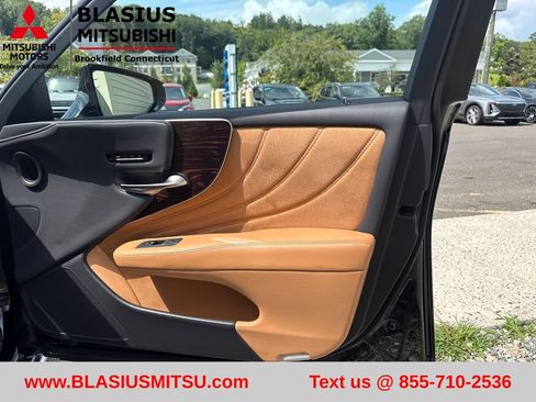Used 2023 Lexus LS 500 AWD w/ Luxury Package image 52