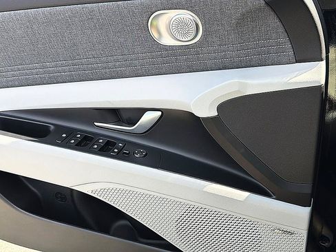 New 2026 Hyundai Elantra Limited FWD image 16