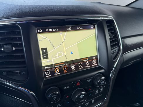 Used 2018 Jeep Grand Cherokee Limited AWD/4WD image 14