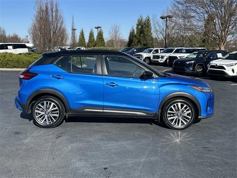 Used 2023 Nissan Kicks SR w/ SR Premium Package image 3