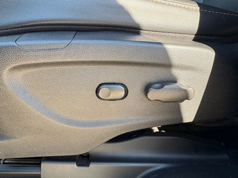 Used 2020 Chevrolet Trax LT w/ LT Convenience Package image 22