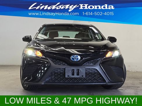 Used 2018 Toyota Camry SE FWD image 2