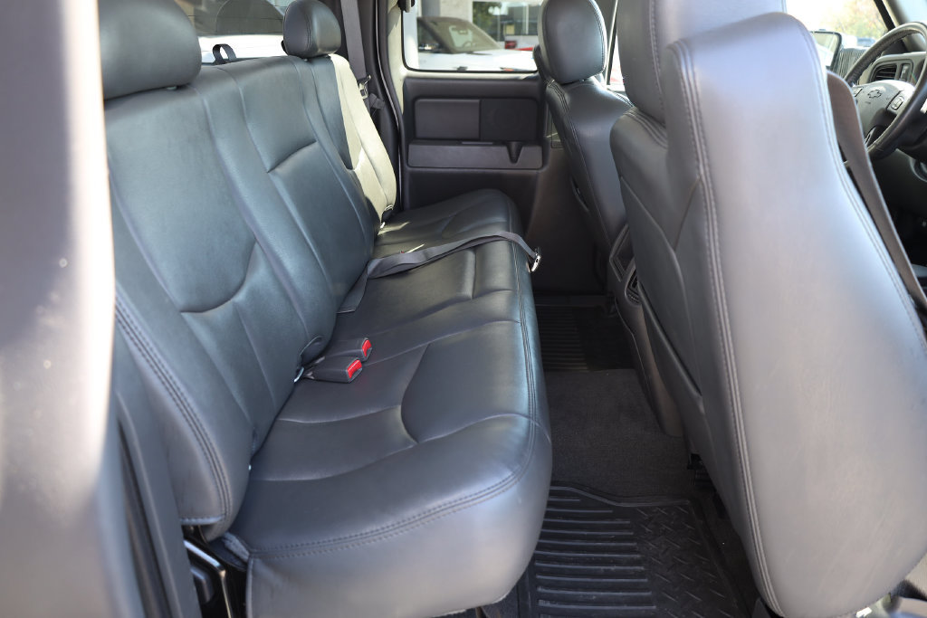 Used 2005 Chevrolet Silverado 3500 LT w/ Skid Plate Package AWD/4WD image 17