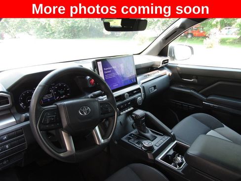 Used 2025 Toyota Tacoma TRD Off-Road AWD/4WD image 12