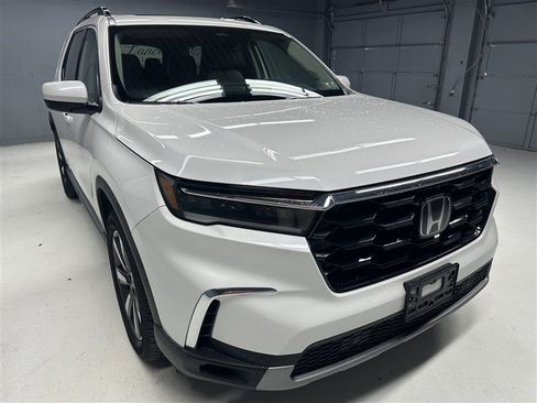 Used 2025 Honda Pilot Touring image 14