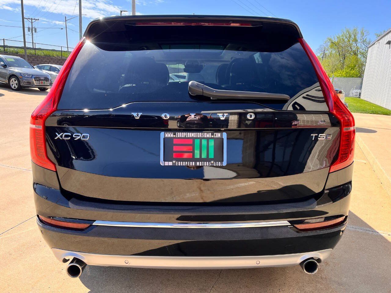 Used 2019 Volvo XC90 T5 Momentum w/ Multimedia Package AWD/4WD image 4