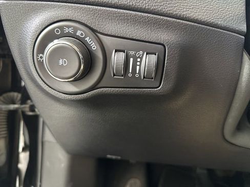 Used 2021 Jeep Compass Latitude w/ Sun and Sound Group AWD/4WD image 9