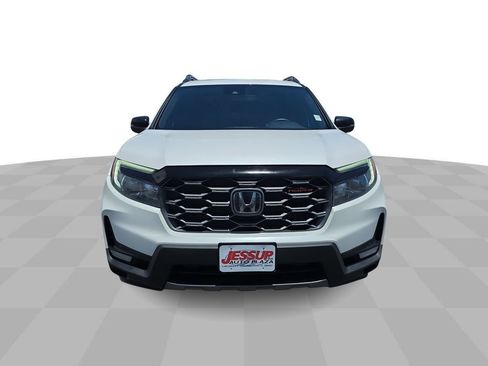 Used 2025 Honda Passport TrailSport image 3