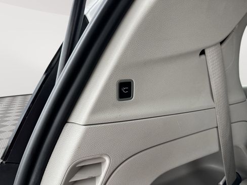Used 2024 Chrysler Pacifica Touring-L FWD image 26