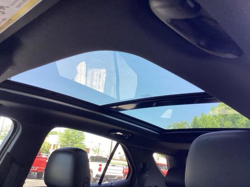 Used 2022 Chevrolet Equinox RS w/ LPO, Floor Liner Package FWD image 8