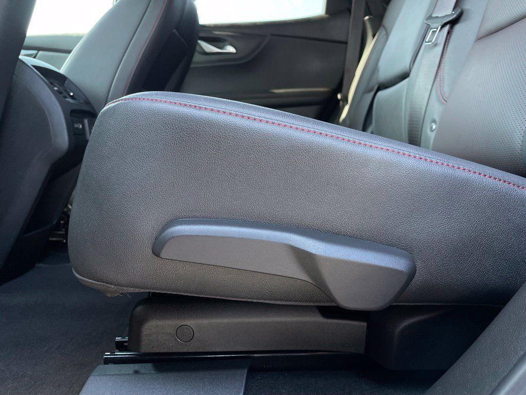 Used 2025 Chevrolet Blazer RS FWD image 40