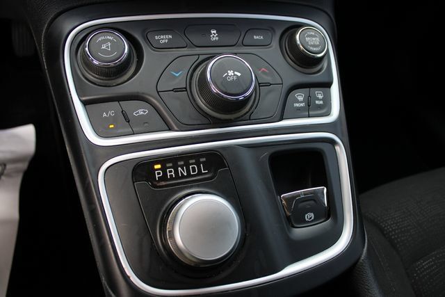 Used 2015 Chrysler 200 Limited FWD image 12