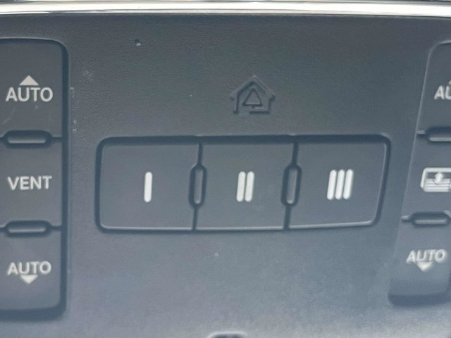 Used 2017 Jeep Grand Cherokee Overland AWD/4WD image 34