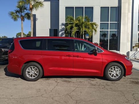 New 2026 Chrysler Pacifica Select FWD image 3