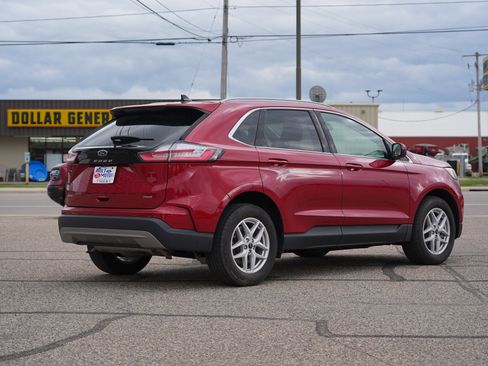Used 2024 Ford Edge SEL w/ Convenience Package AWD/4WD image 3