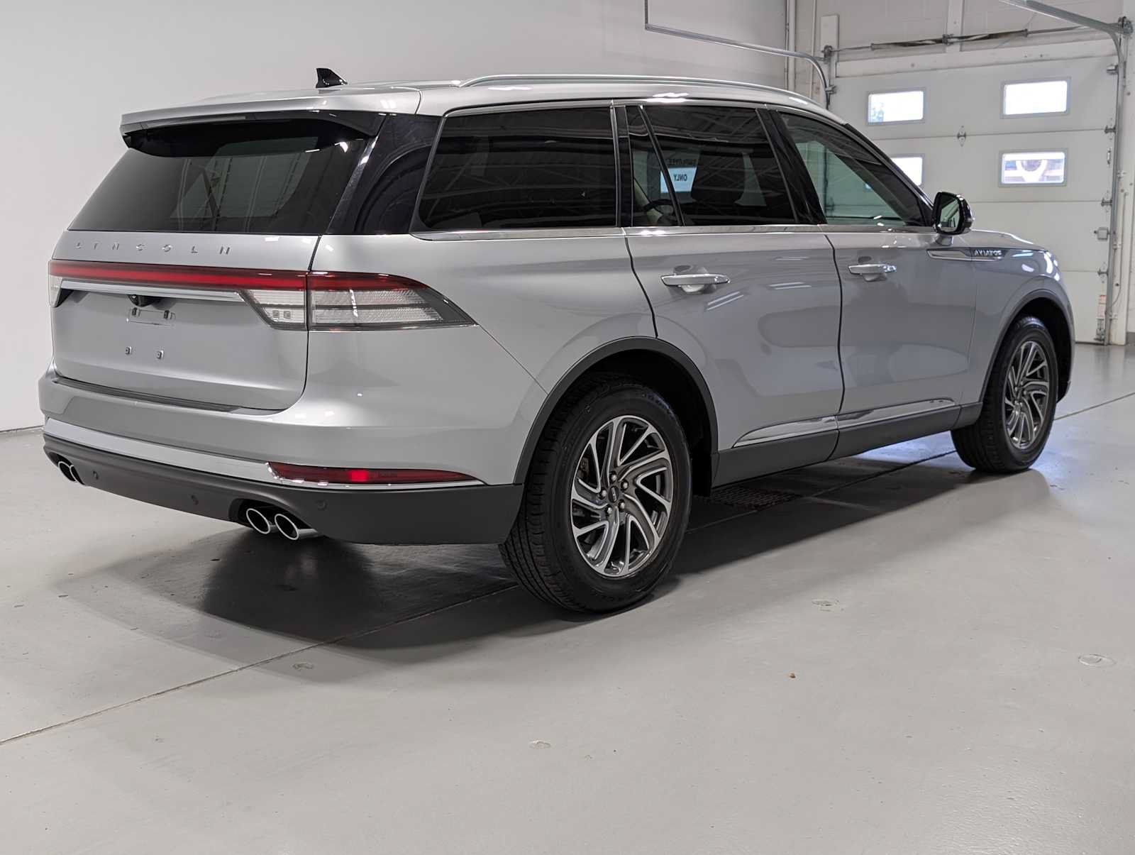Used 2021 Lincoln Aviator AWD w/ Elements Package image 8