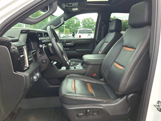 Used 2024 GMC Sierra 1500 AT4 w/ Technology Package AWD/4WD image 2