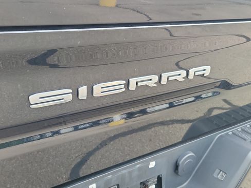 Used 2023 GMC Sierra 1500 AT4 w/ Technology Package AWD/4WD image 7