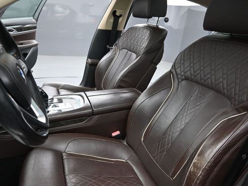 Used 2016 BMW 740i image 16