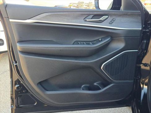 New 2025 Jeep Grand Cherokee Limited w/ Black Appearance Package image 21