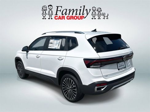 New 2025 Volkswagen Taos SE FWD image 4