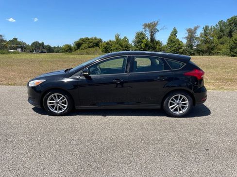 Used 2016 Ford Focus SE FWD image 2