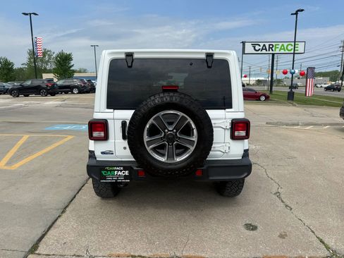 Used 2018 Jeep Wrangler Unlimited Sahara w/ Uconnect 4C Nav & Sound Group AWD/4WD image 11