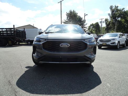 Used 2025 Ford Escape ST-Line AWD/4WD image 2