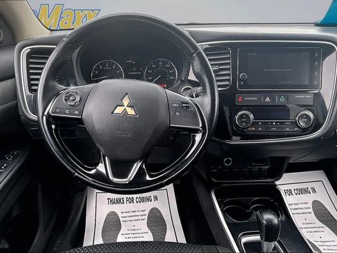 Used 2018 Mitsubishi Outlander SE AWD/4WD image 12